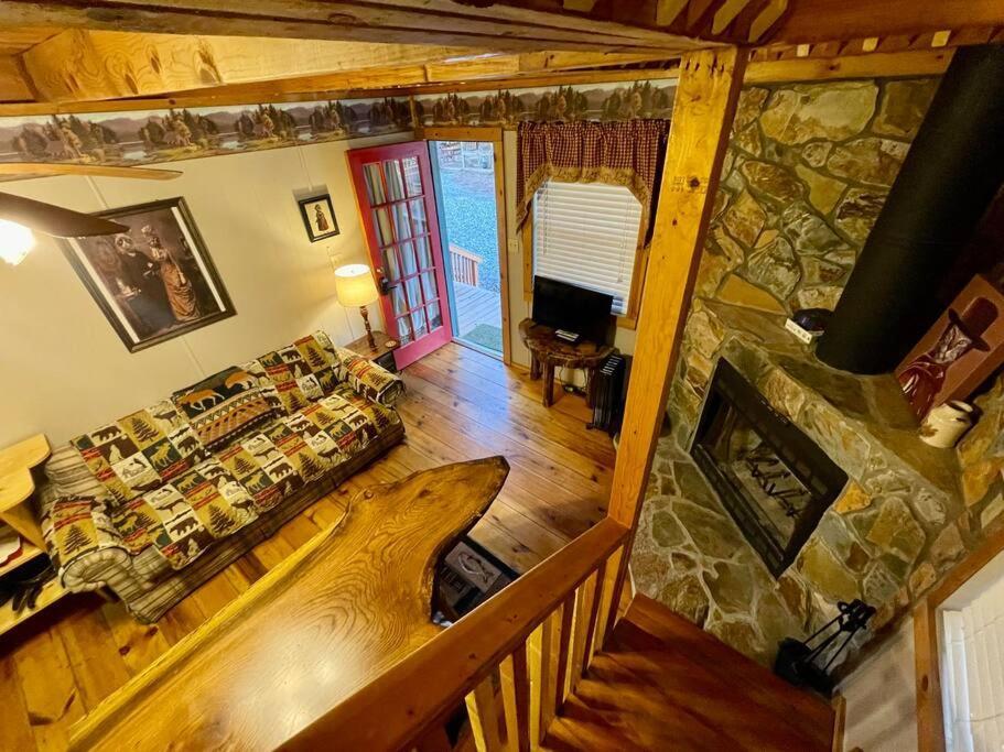Amazing Cabin Fireplace And Stream #11 Helen Eksteriør bilde