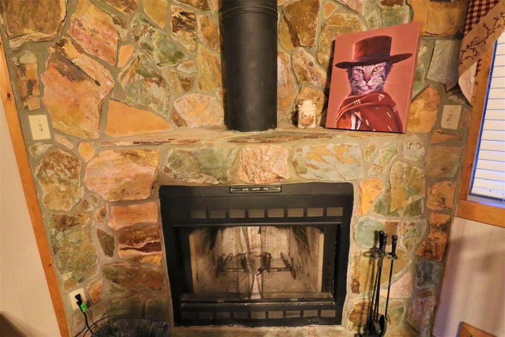 Amazing Cabin Fireplace And Stream #11 Helen Eksteriør bilde